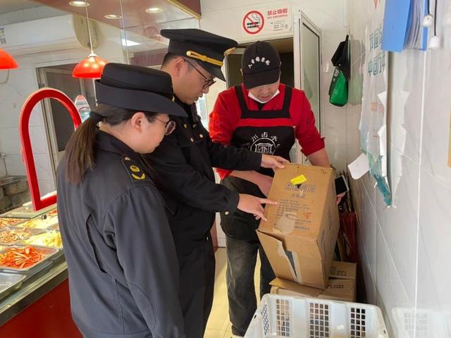 一次性塑料餐具突击检查结果→